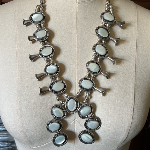 Vintage Navajo Sterling mother of pearl Squash Blossom necklace - Picture 8 of 10
